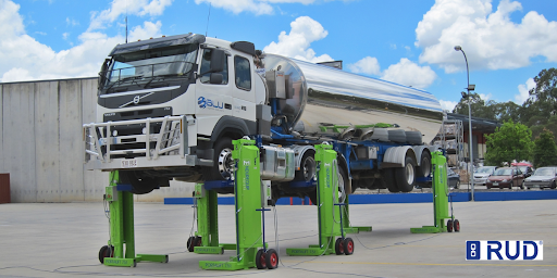 Heavy Vehicle Hoists